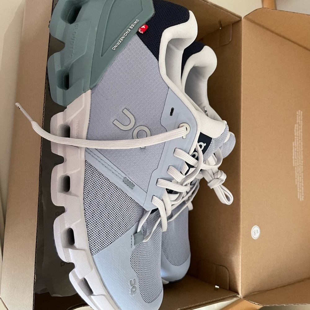 NIB On Cloudflyer size 9. Color Nimbus and Cobble.